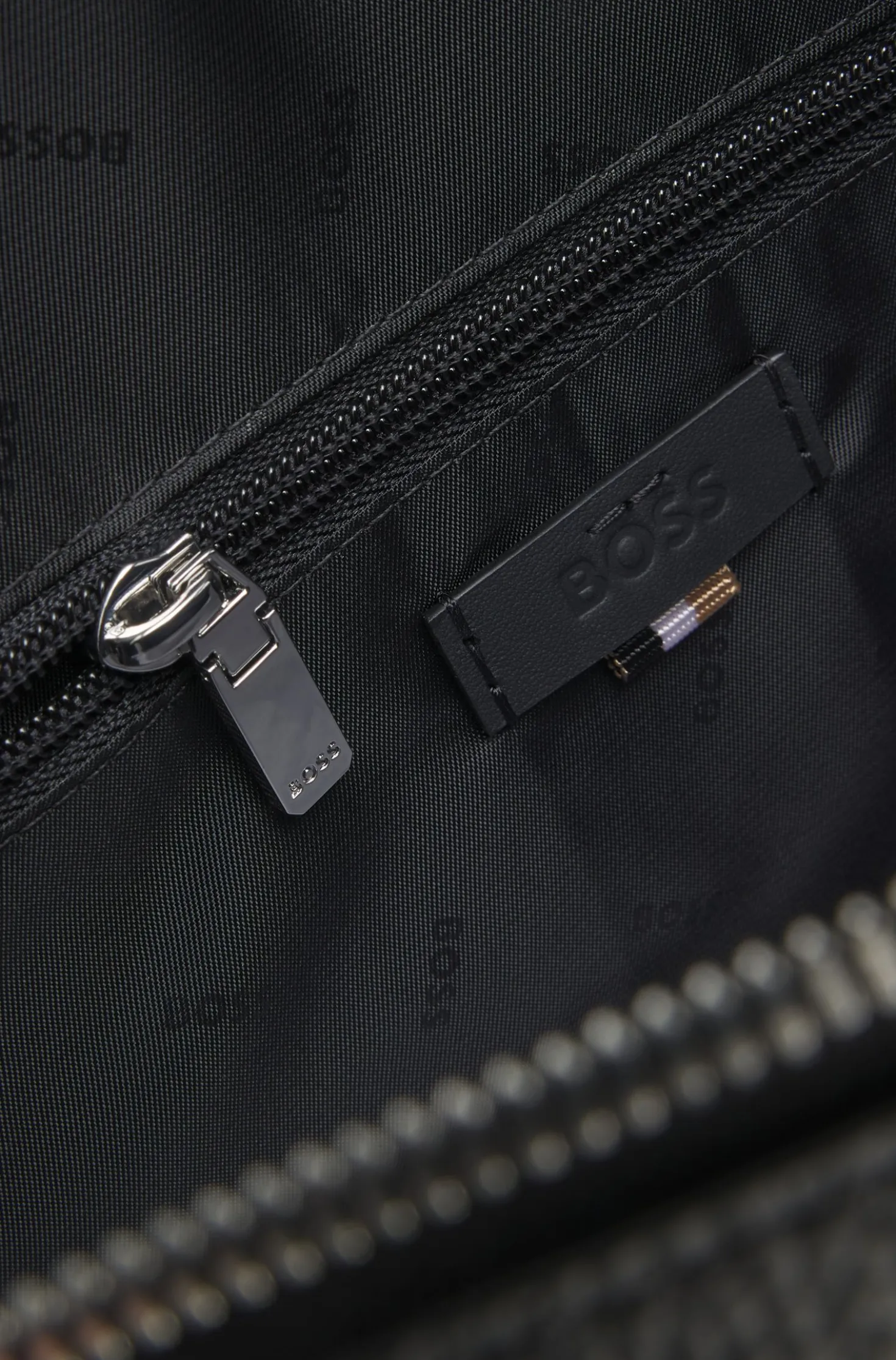 Aktentasche aus genarbtem Leder mit Logo-Prägung