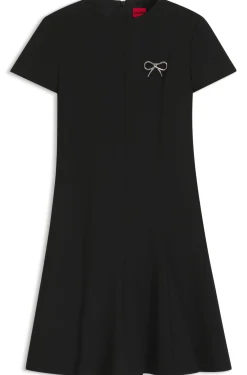 A-Linien-Kleid mit Godet-Einsätzen und Schleifenbrosche