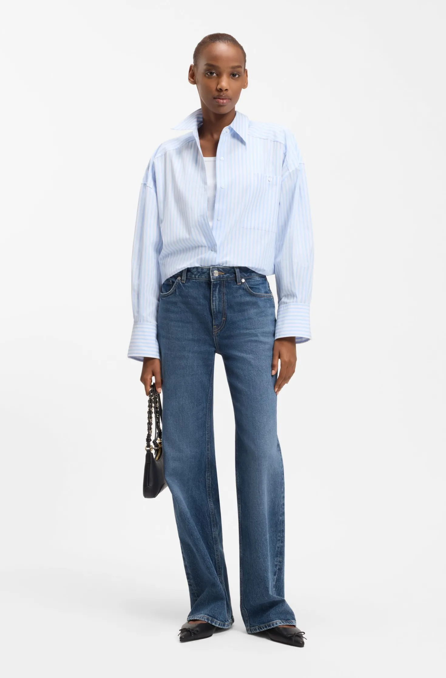 Ausgestellte Jeans aus blauem Stretch-Denim