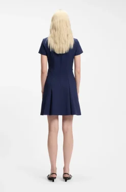 Ausgestelltes Kleid mit Ketten-Details