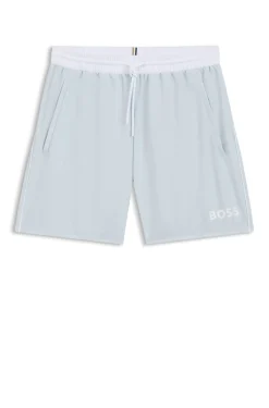 Badeshorts mit kontrastfarbenem Logo und Paspelierung