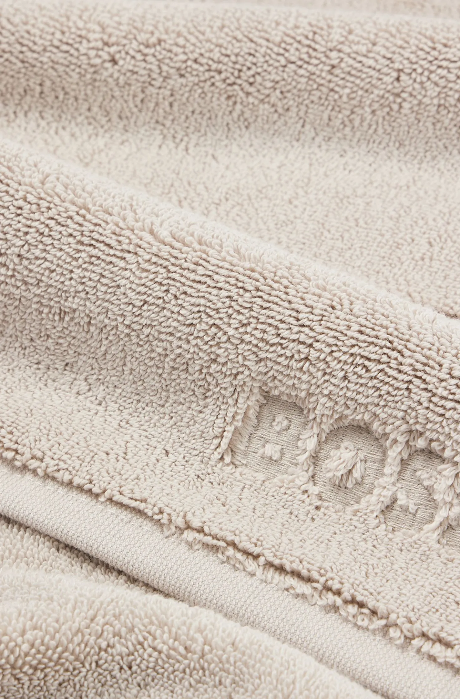 Beige Badematte aus ägäischer Baumwolle mit tonalem Logo