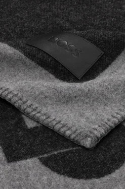 Überwurf aus Woll-Mix mit Double-B-Monogramm