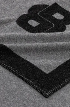 Überwurf aus Woll-Mix mit Double-B-Monogramm