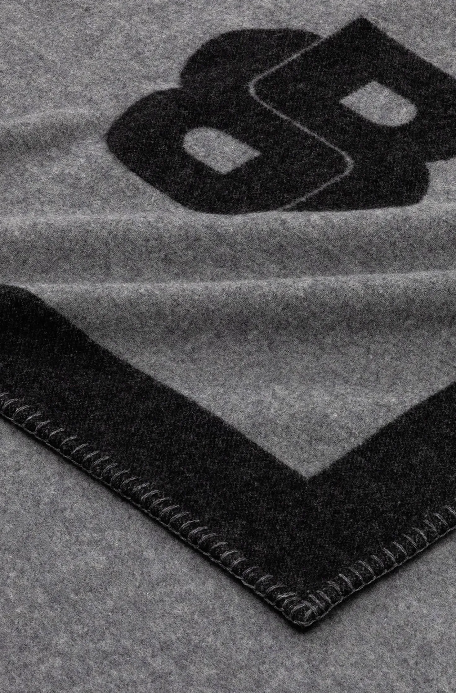 Überwurf aus Woll-Mix mit Double-B-Monogramm