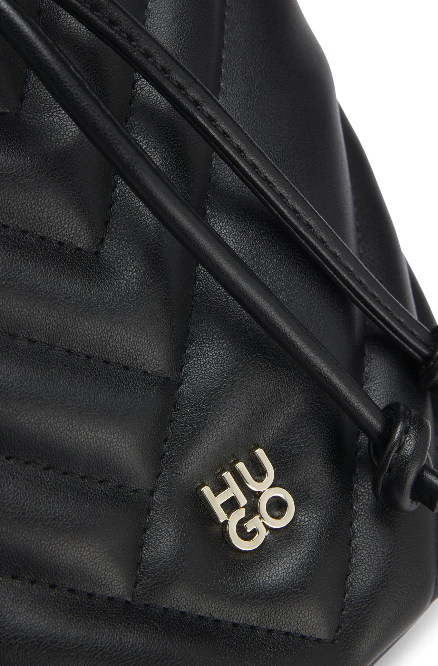 Beuteltasche aus gestepptem Kunstleder mit Stack-Logo