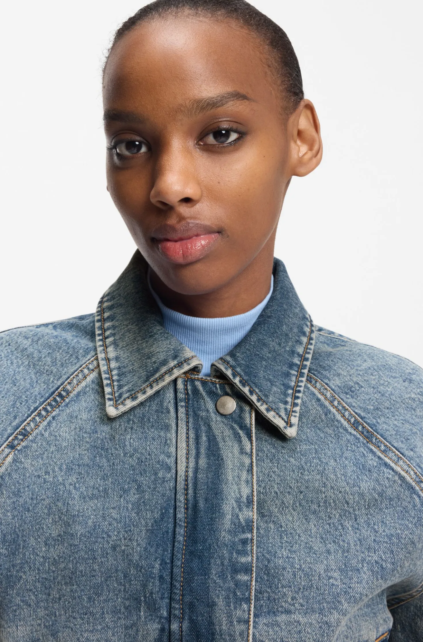 Blaue Bomberjacke aus Stretch-Denim