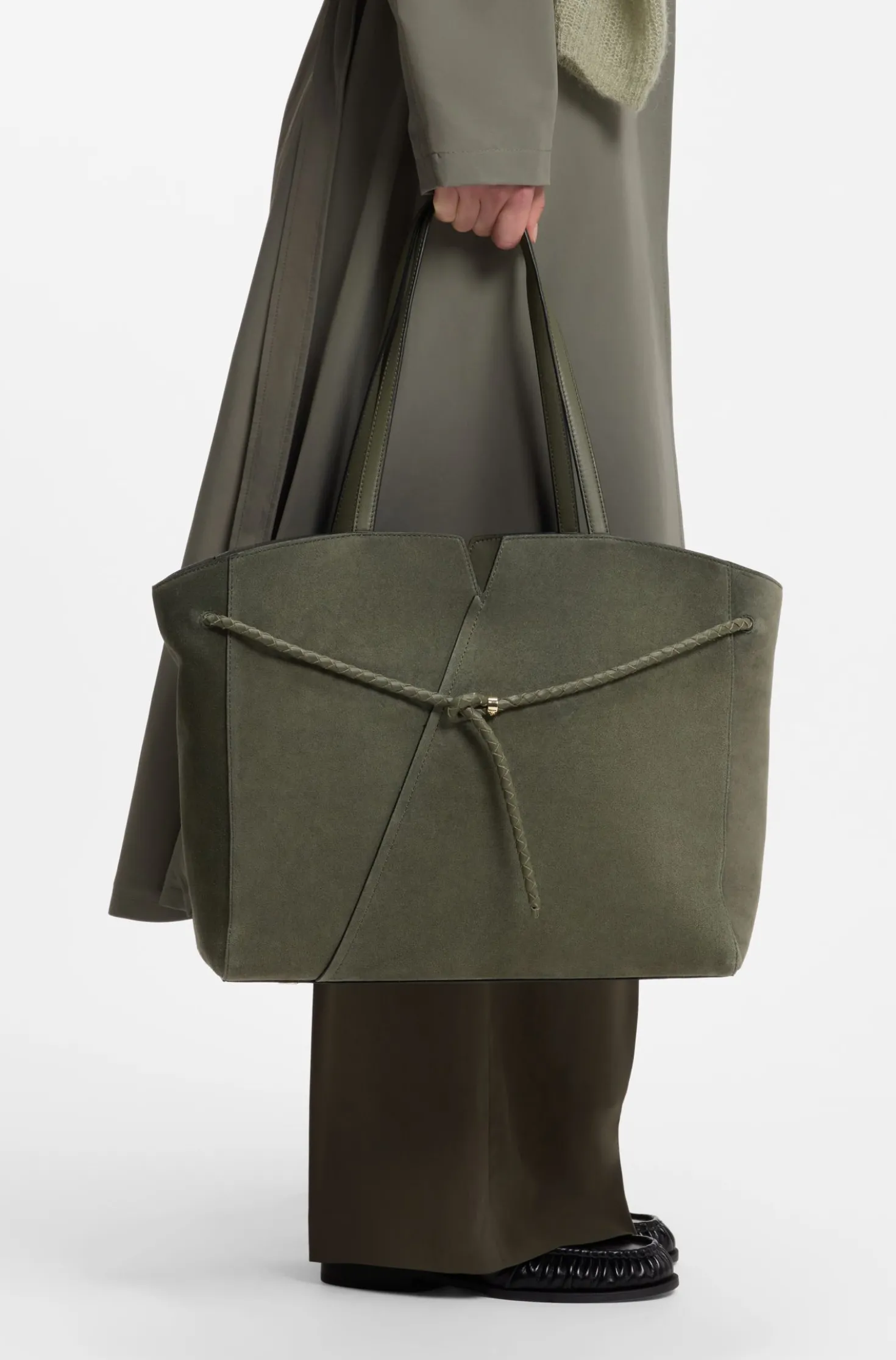 BOSS REVERS Tote Bag aus Veloursleder mit geflochtenem Gurt