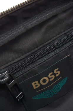 BOSS x ASTON MARTIN Umhängetasche aus Strick mit Velourslederbesatz