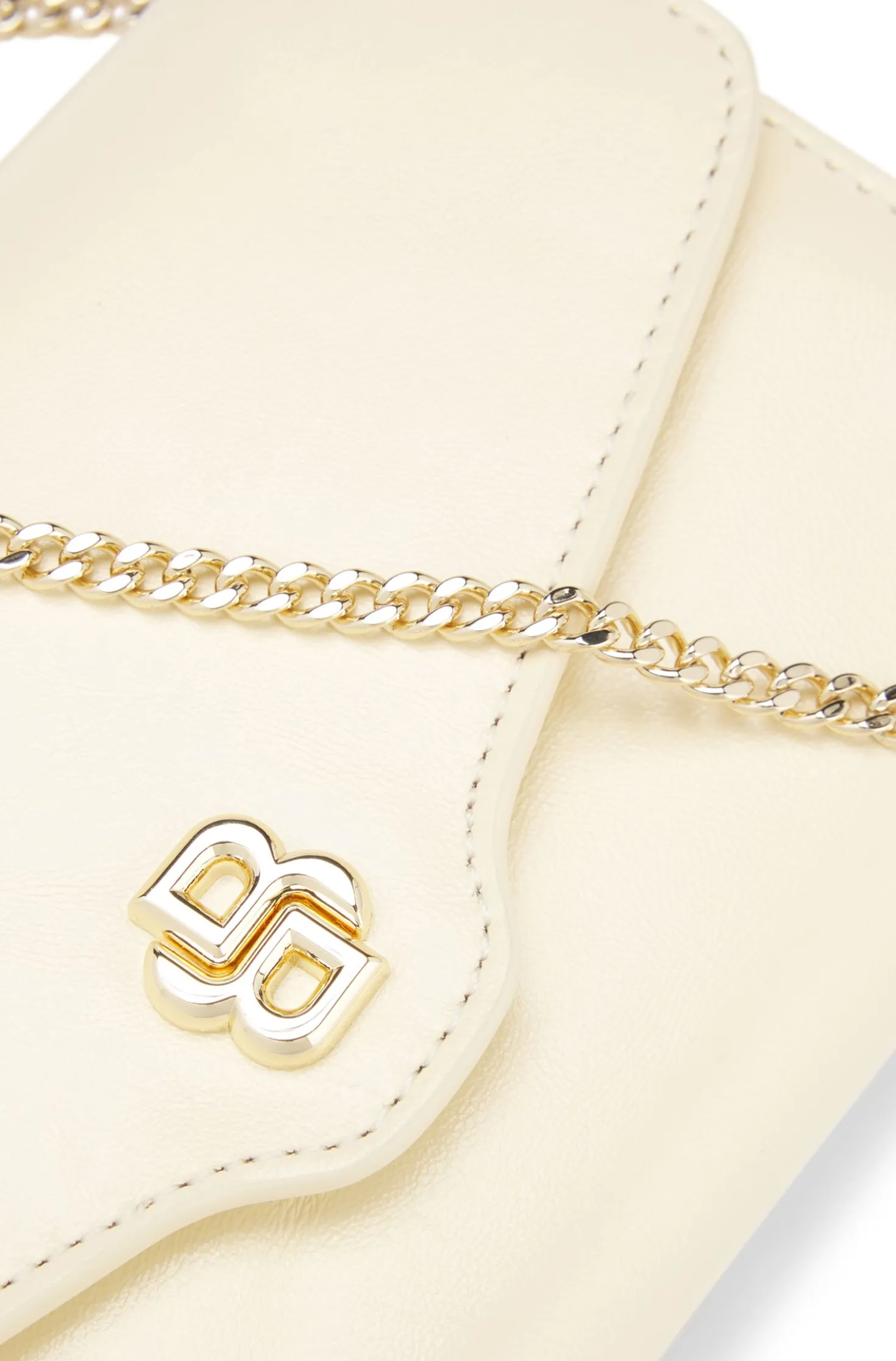Clutch aus Leder mit Metall-Logo im Double-B-Monogramm