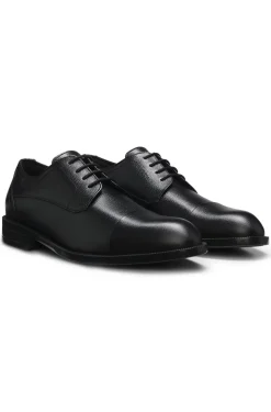 Derbys aus genarbtem Leder mit Zehenkappe