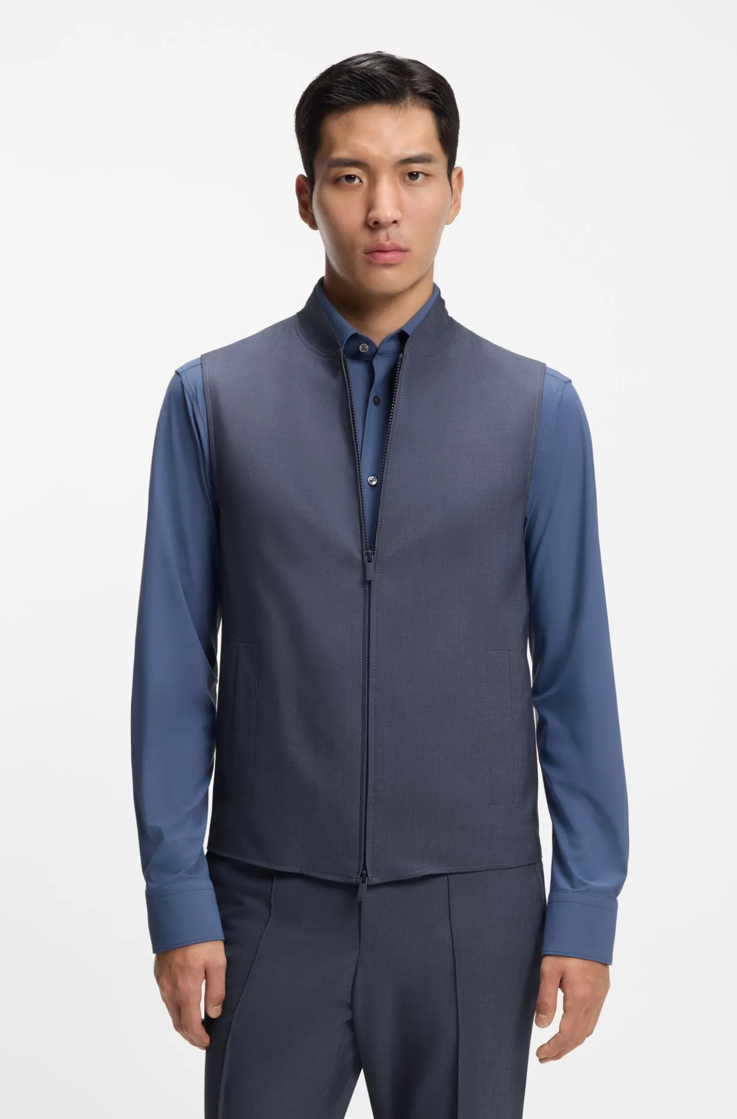 Dreiteiliger Slim-Fit Anzug mit Weste mit Reißverschluss