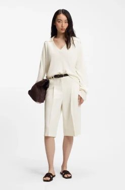 Entspannter Pullover mit offenem Kragen