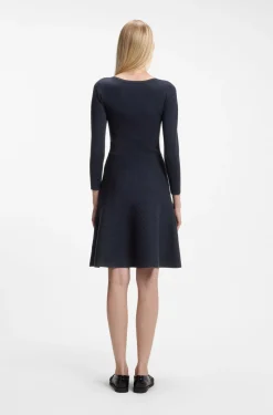 Gemustertes Kleid aus Stretch-Strick mit U-Boot-Ausschnitt