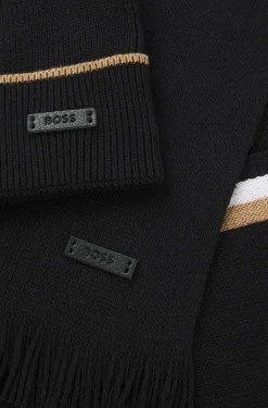 Geschenk-Set mit Mütze und Schal mit Streifen-Details