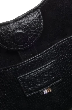 Hobo Bag aus Kunstleder mit geprägtem Logo
