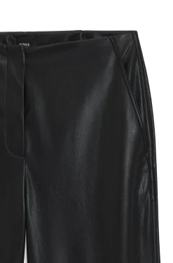 Hose aus Kunstleder mit geradem Beinverlauf