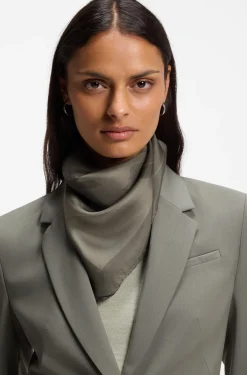 In Italien gefertigtes Tuch aus bedrucktem Seiden-Twill