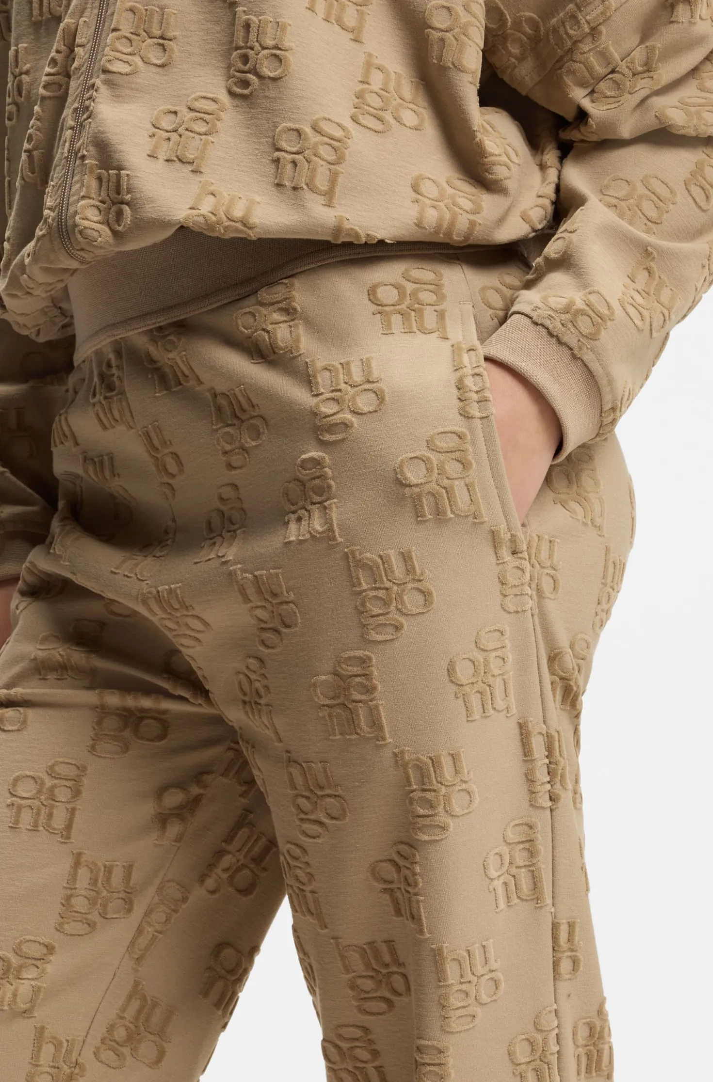 Jogginghose aus Baumwoll-Mix mit Allover-Logo-Muster