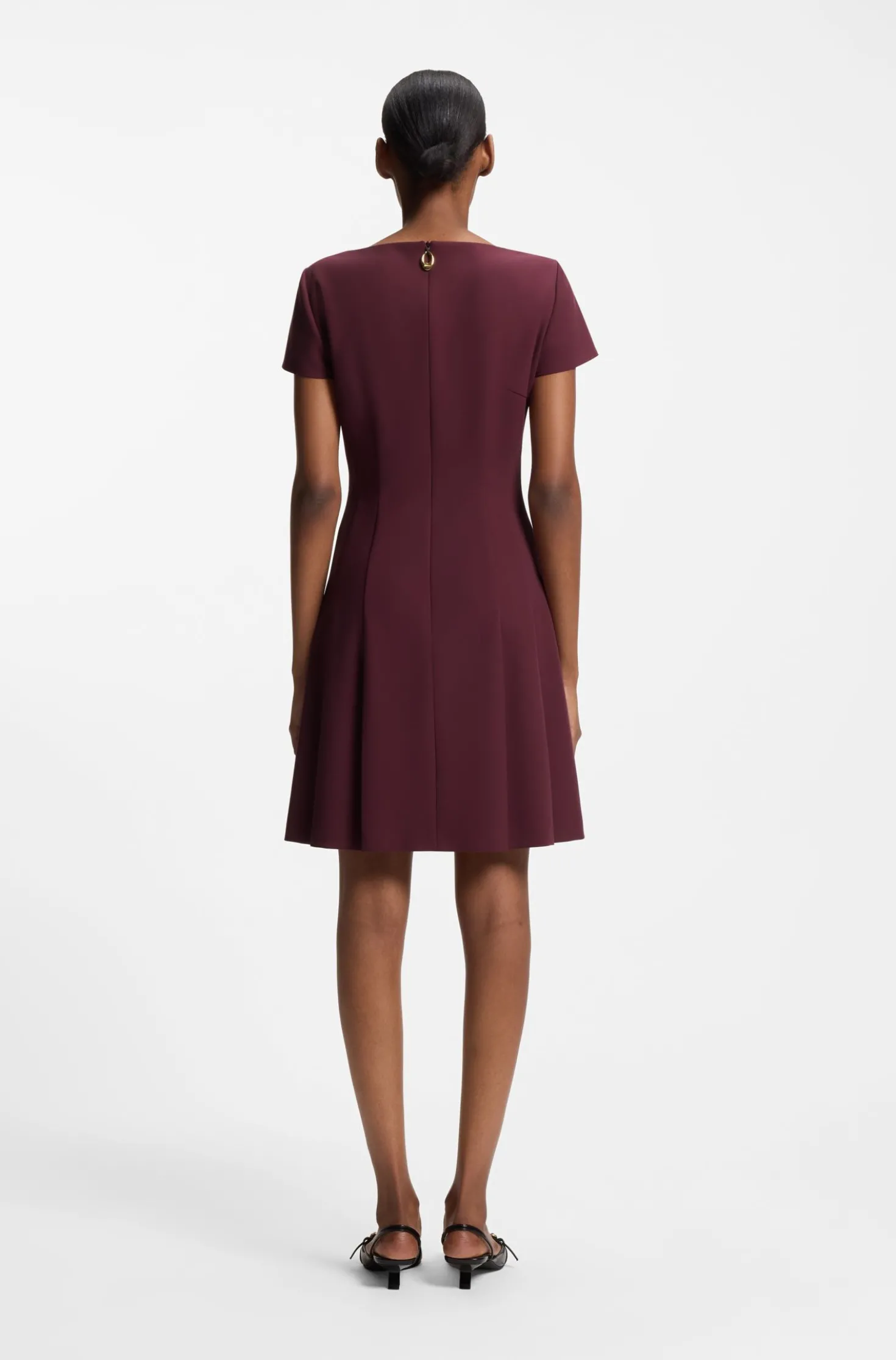 Kleid aus Stretch-Gewebe mit eckigem Ausschnitt