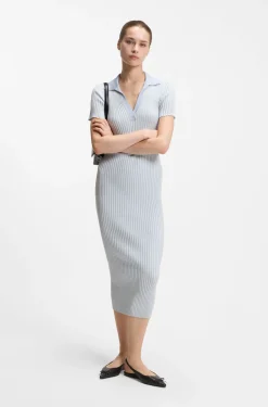 Kleid aus Vanisé-Rippstrick mit Stack-Logo