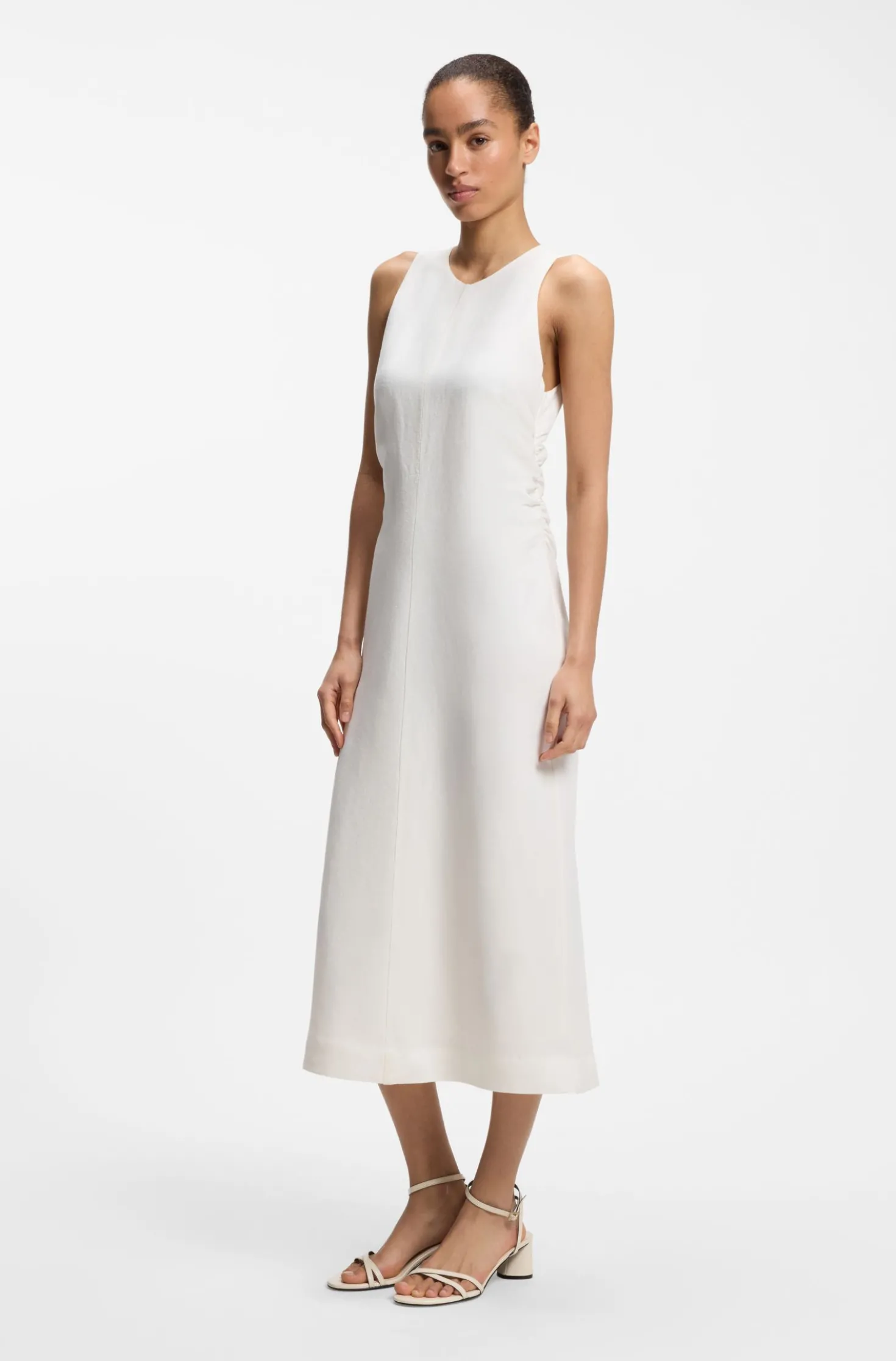 Kleid in A-Linie mit gerafften Seiten