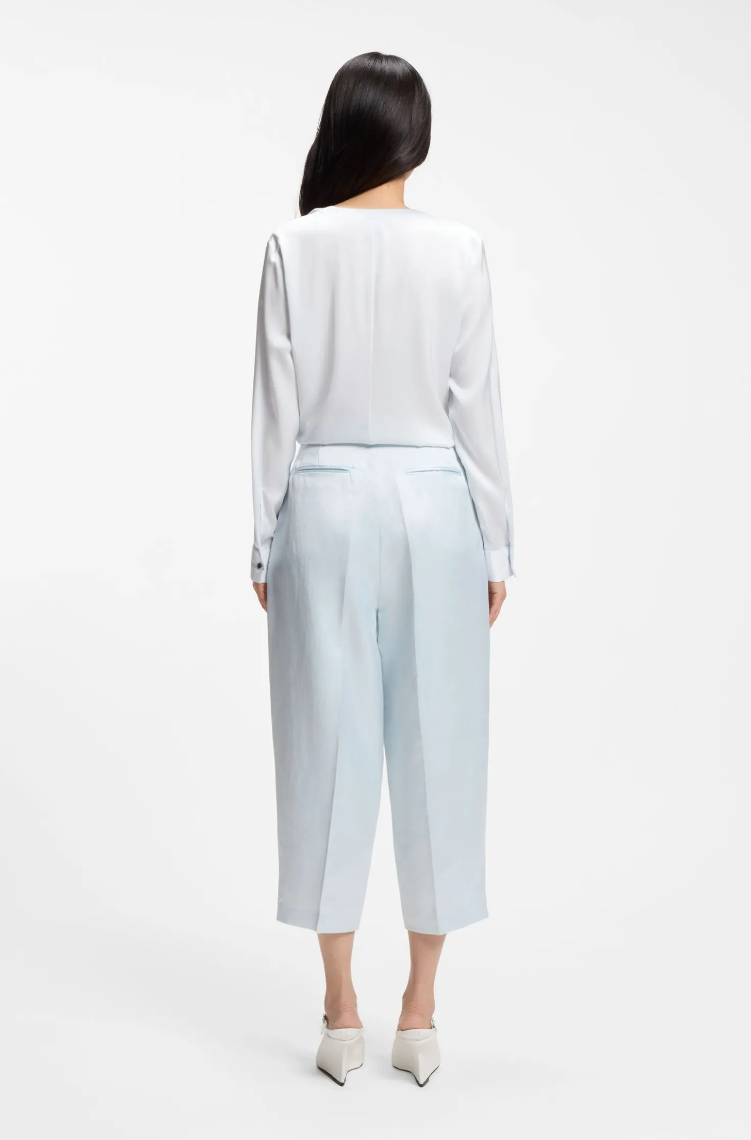 Kragenlose Regular-Fit Bluse aus Stretch-Seide