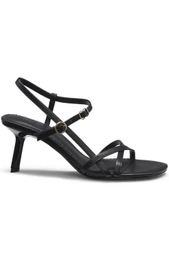 Ledersandalen mit asymmetrischem Absatz und Riemen