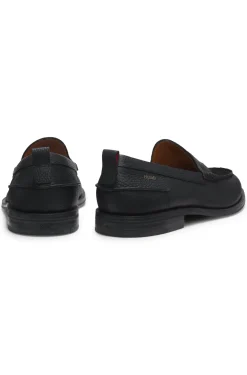 Loafer aus genarbtem Leder mit Schuhblatt aus Veloursleder