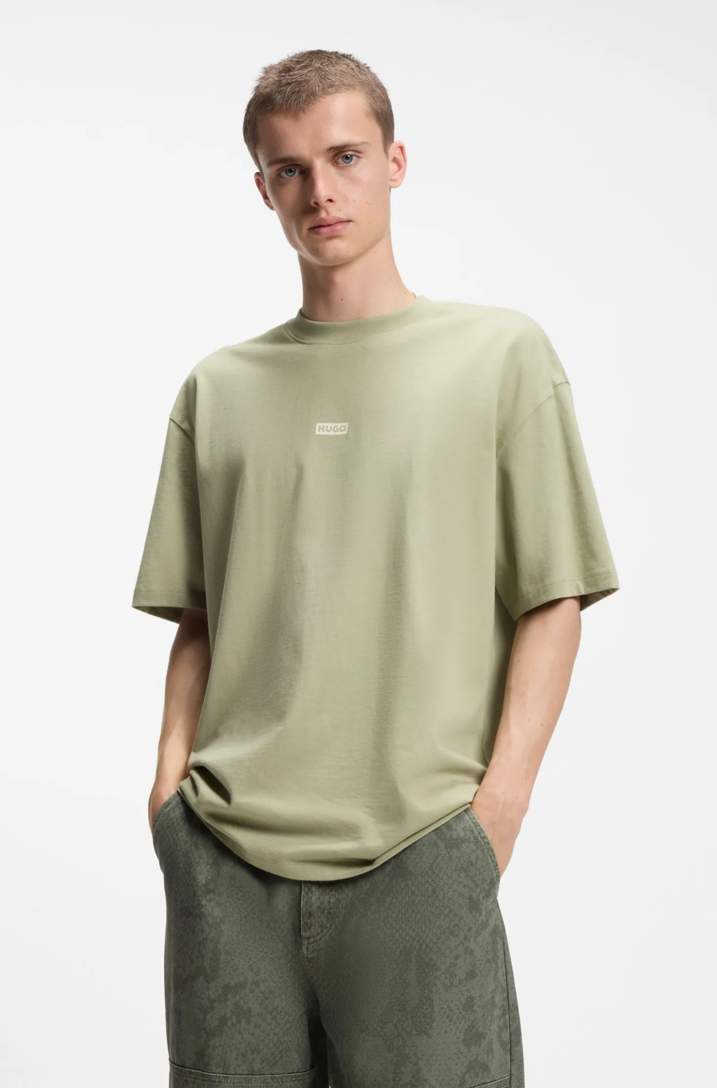 Loose-Fit T-Shirt aus Baumwolle mit Logo-Artwork hinten