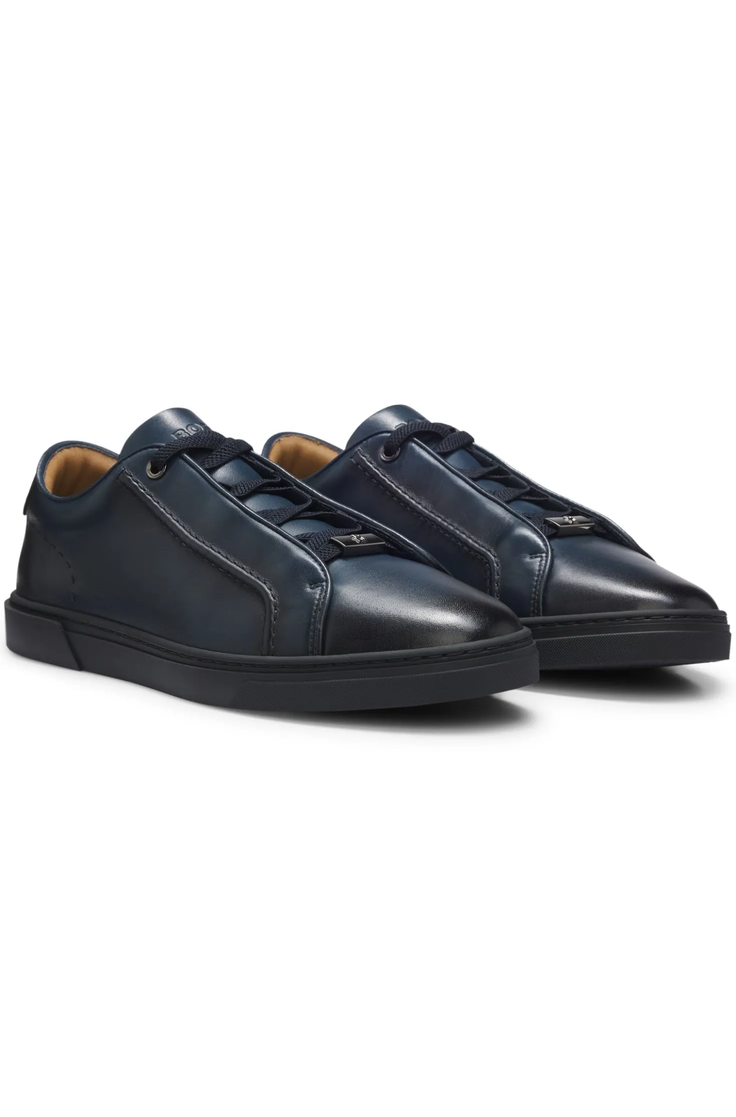 Low-Top-Sneakers aus gebürstetem Premium-Leder