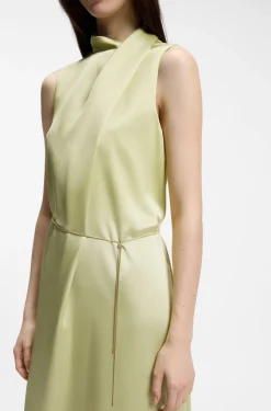 Maxikleid aus Satin mit abnehmbarem Kettengürtel