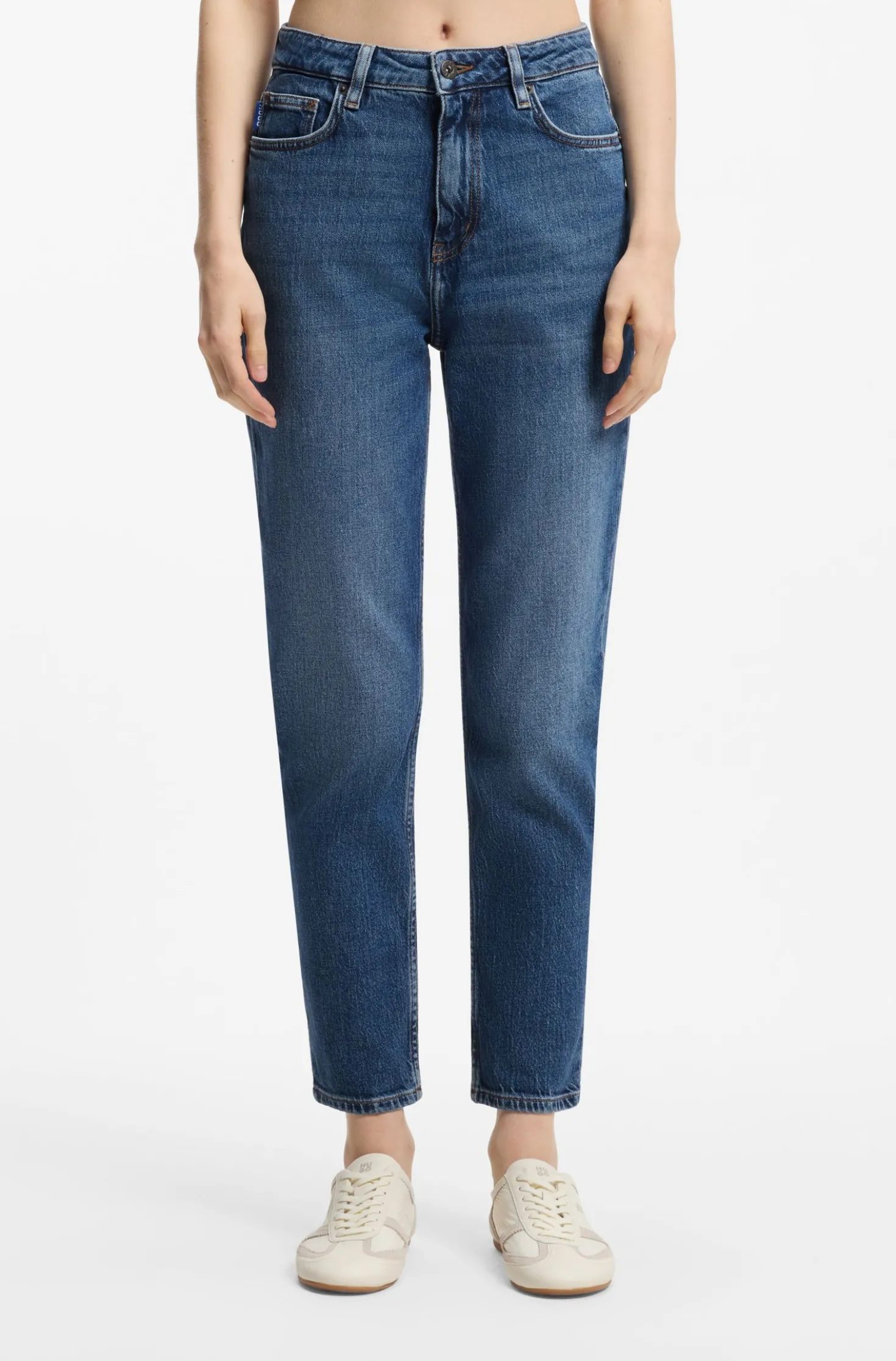 Mom Jeans aus mittelblauem Stretch-Denim