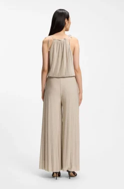 Neckholder-Jumpsuit aus glänzendem Jersey mit Plissee-Falten