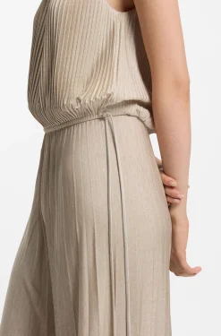 Neckholder-Jumpsuit aus glänzendem Jersey mit Plissee-Falten