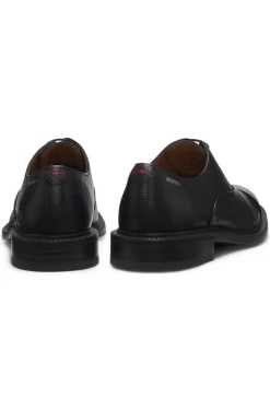Oxford-Schuhe aus genarbtem Leder mit Zehenkappe