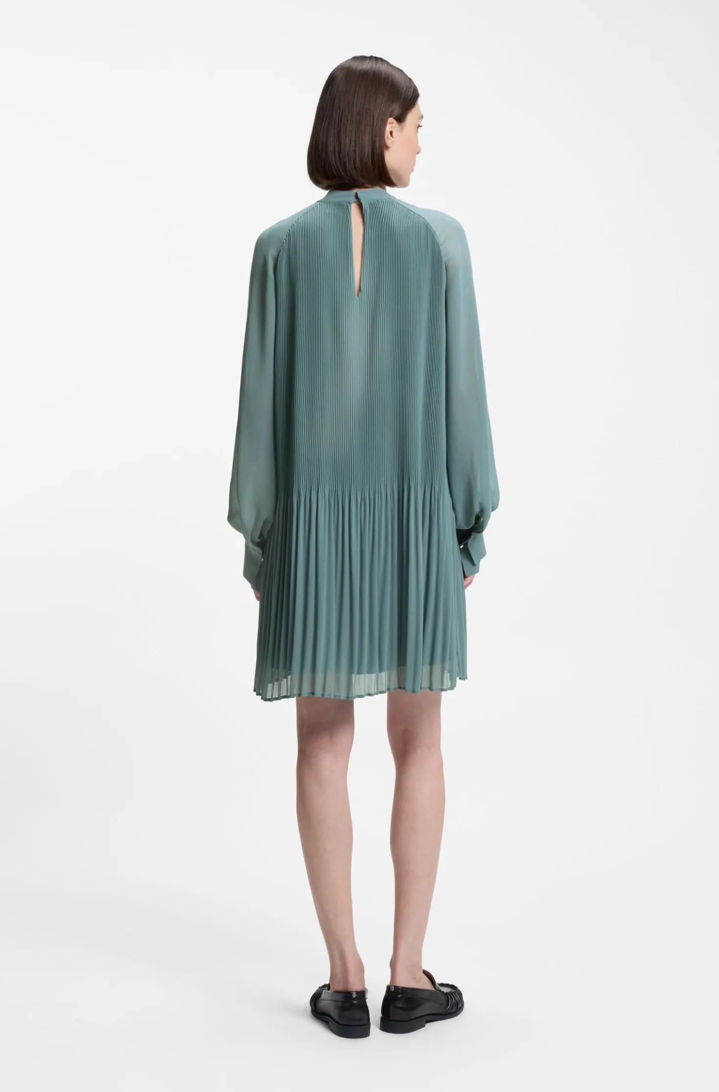 Plissee-Kleid mit transparenten Ärmeln