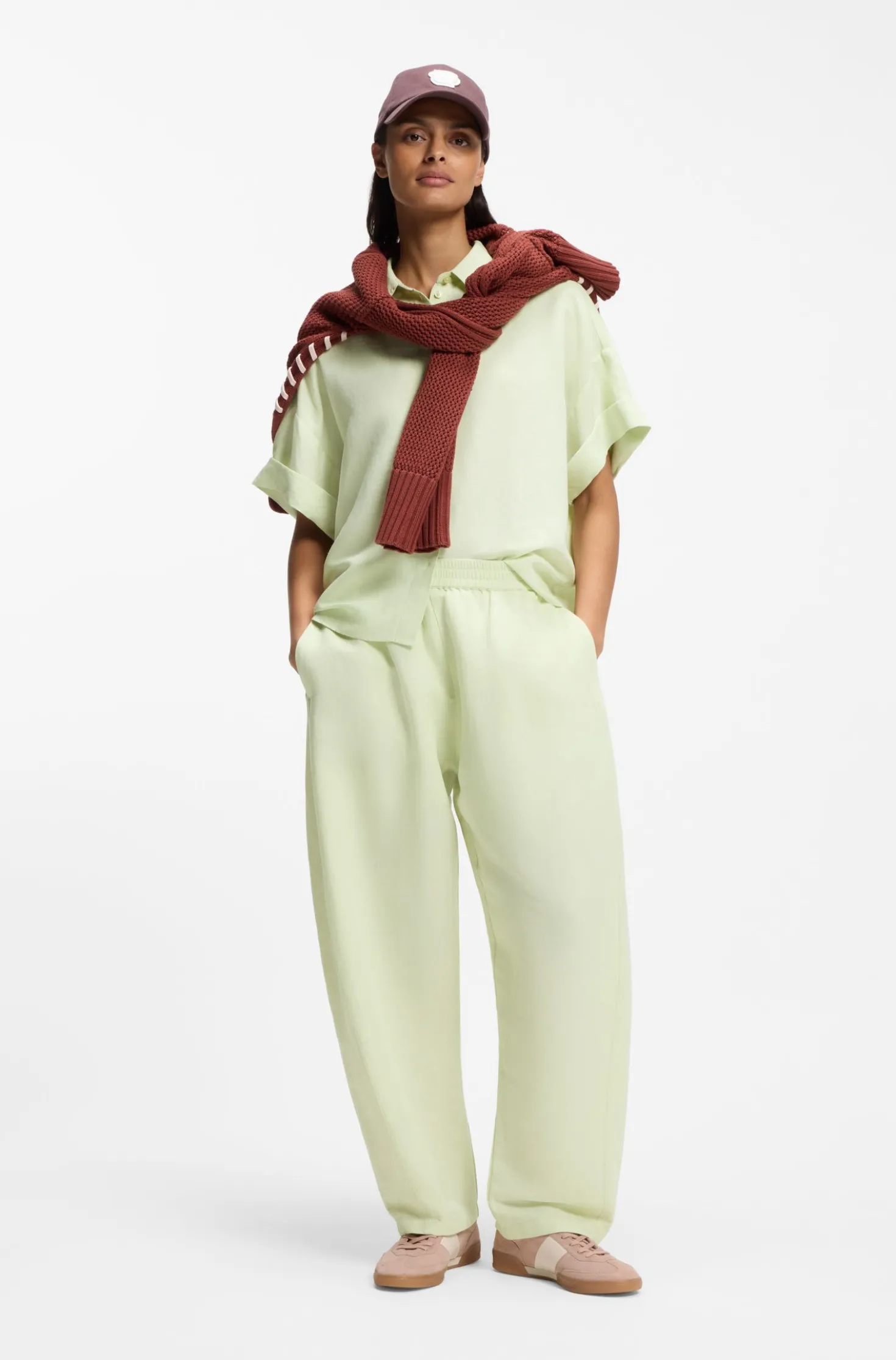 Regular-Fit Bluse mit umgeschlagenen Ärmelbündchen