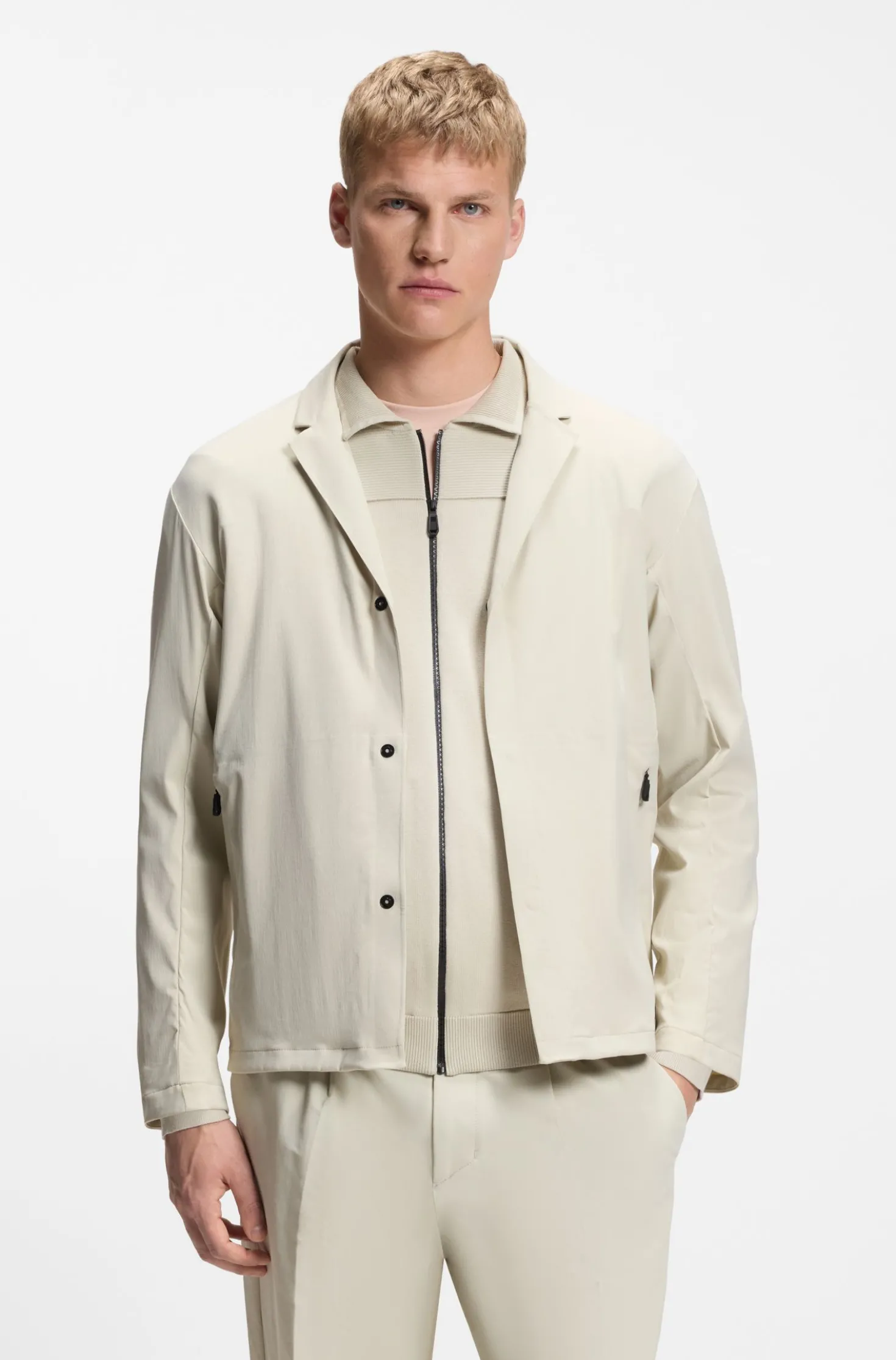 Regular-Fit Jacke aus wasserabweisendem Stretch-Gewebe