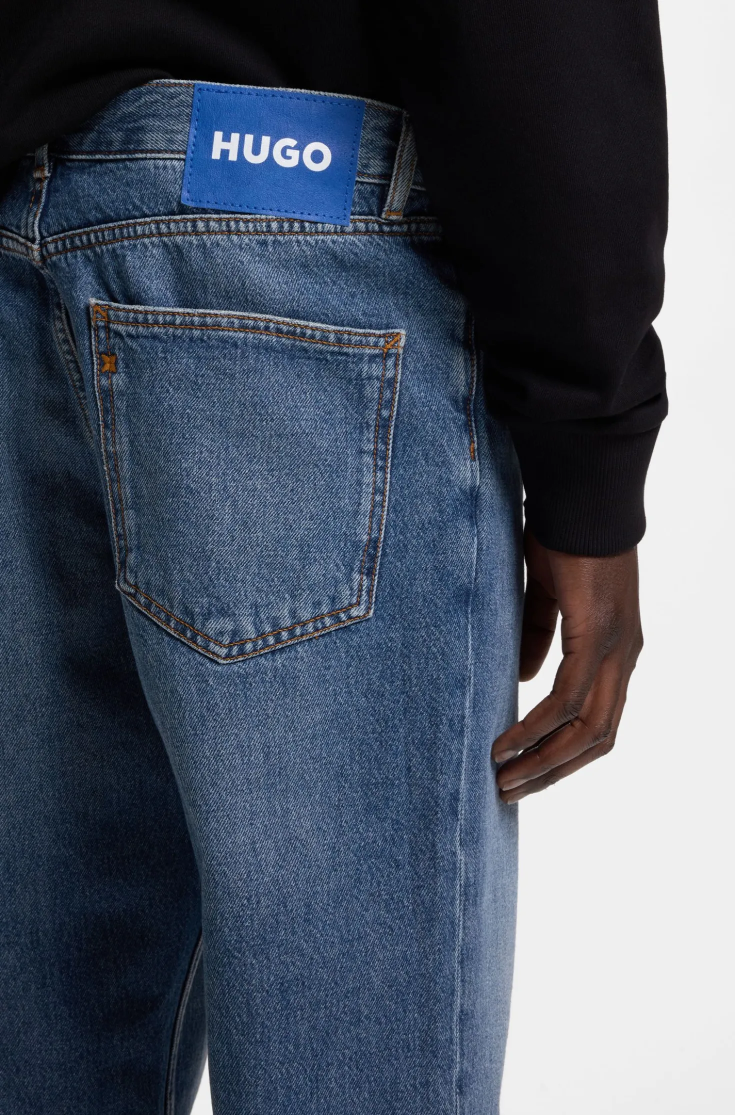 Regular-Fit Jeans aus mittelblauem Stone-washed Baumwoll-Denim