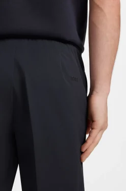 Regular-Fit Shorts aus wasserabweisendem und schnelltrocknendem Twill