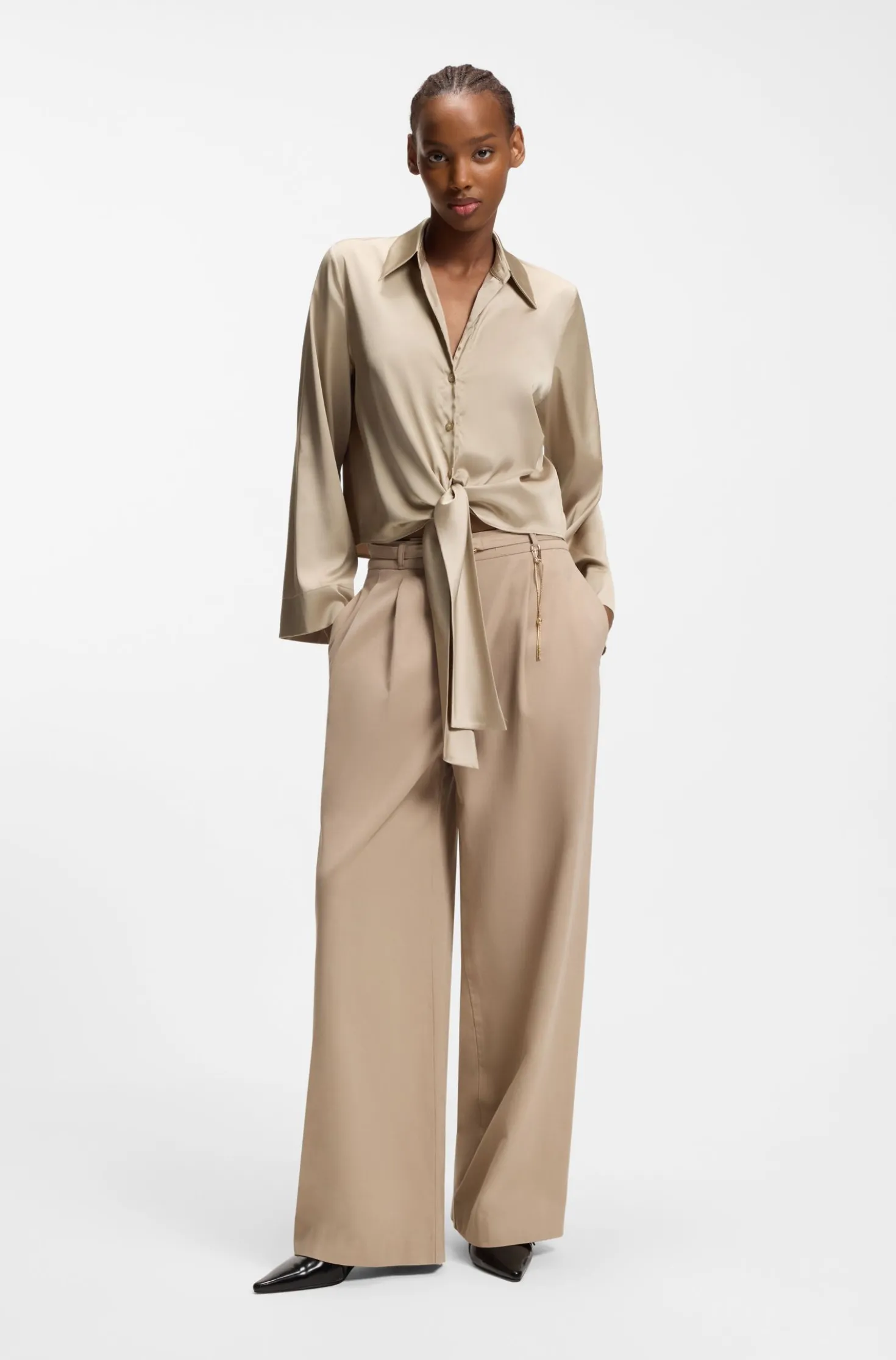 Relaxed-Fit Bluse aus Stretch-Satin mit Krawatten-Detail