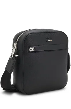 Reporter-Tasche aus genarbtem Kunstleder mit Signature-Stripe-Details