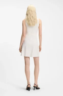 Ärmelloses Kleid mit Gürtel mit Schließe