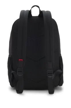 Rucksack mit weit gesetztem Logo-Detail