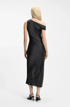 Schulterfreies Kleid aus Satin