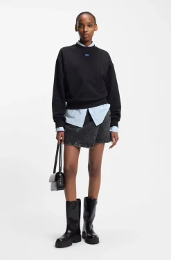 Schwarzer Denim-Rock mit asymmetrischem Bund