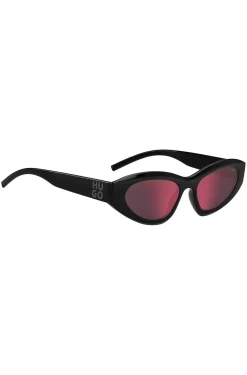 Schwarze Sonnenbrille mit Perlenkette