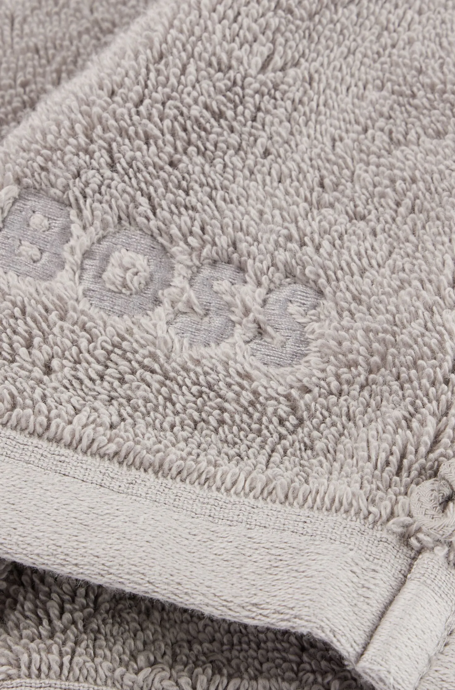 Silberfarbener Waschhandschuh aus ägäischer Baumwolle mit tonalem Logo