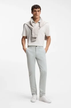 Slim-Fit Hose aus überfärbtem elastischem Satin